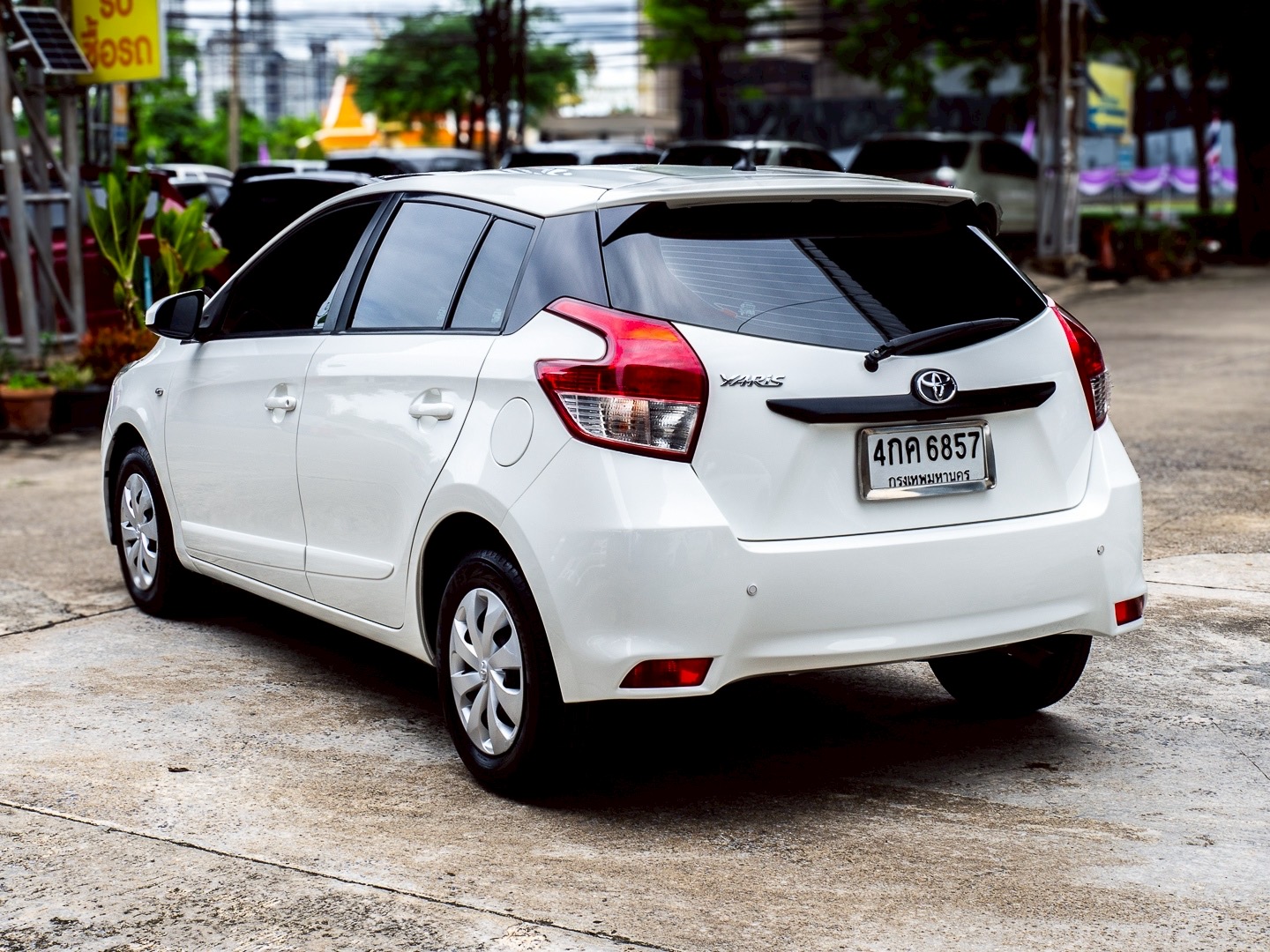 2015 Toyota Yaris สีขาว (รูปที่ 13)