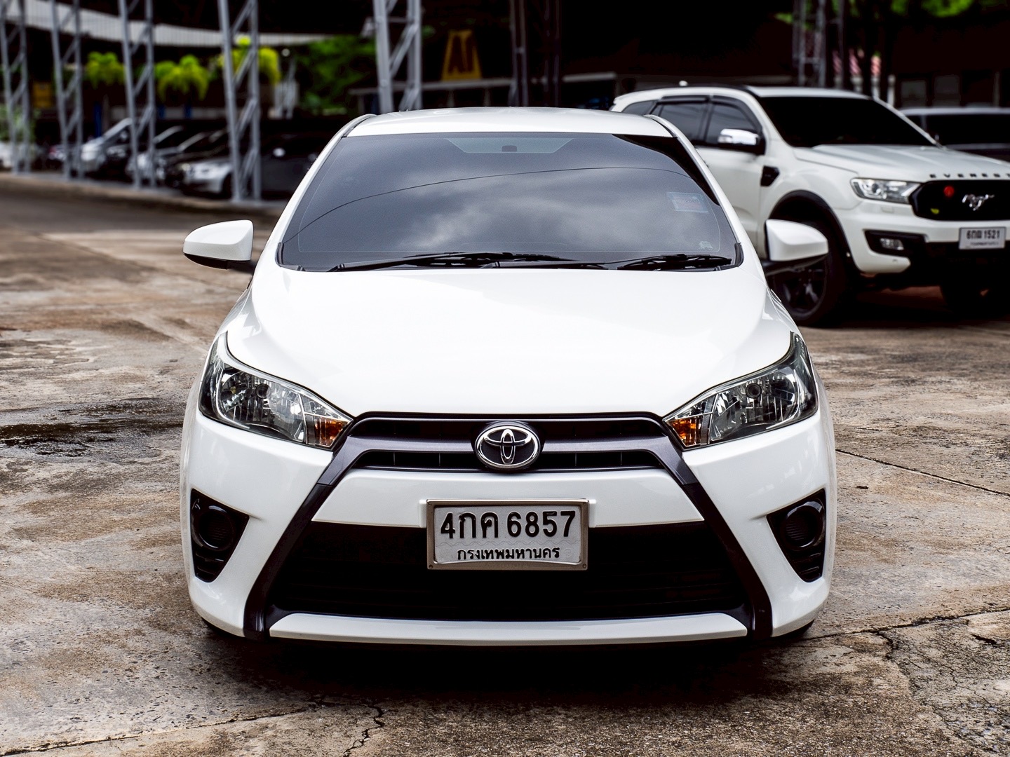 2015 Toyota Yaris สีขาว (รูปที่ 16)