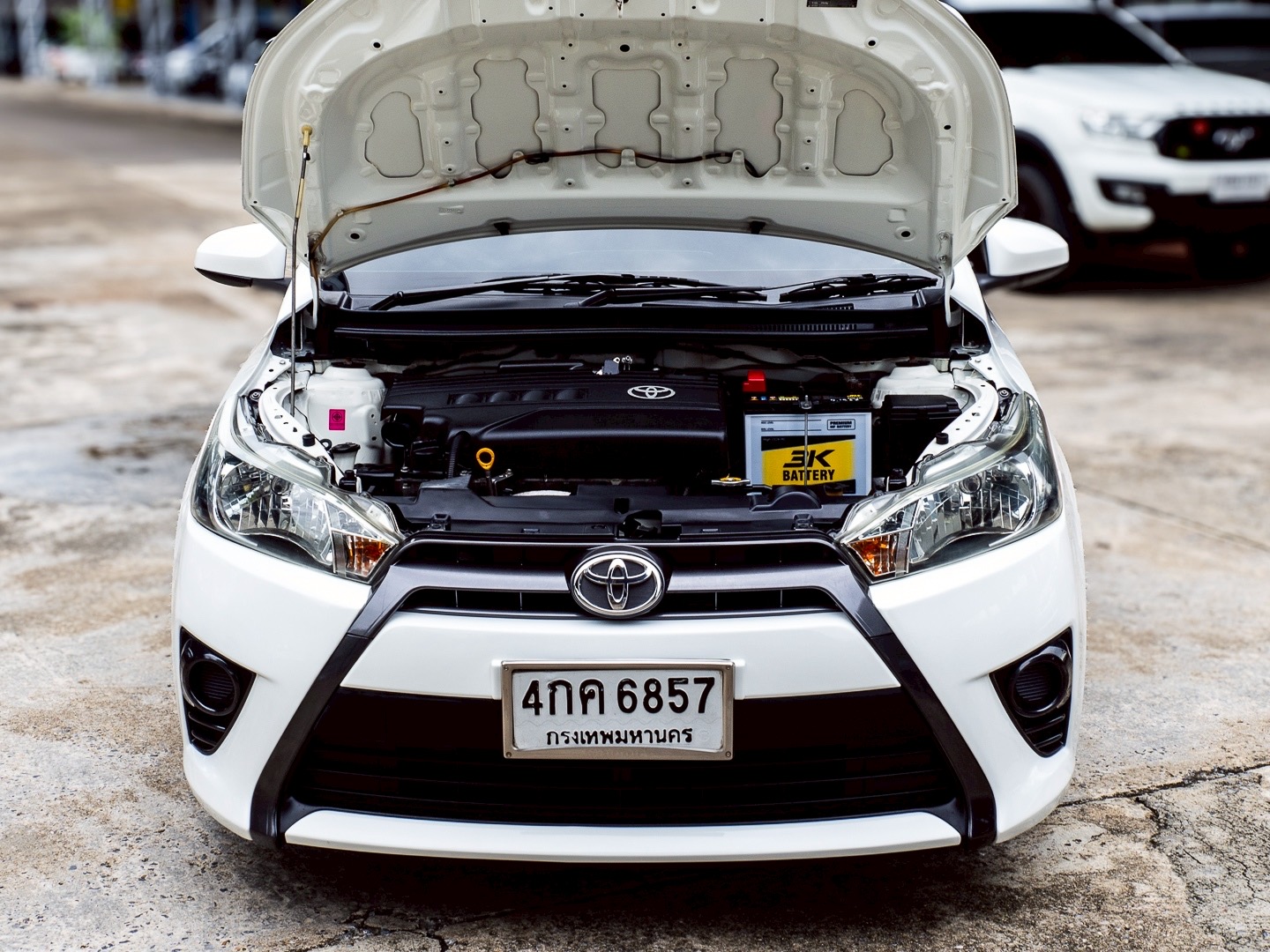 2015 Toyota Yaris สีขาว (รูปที่ 4)