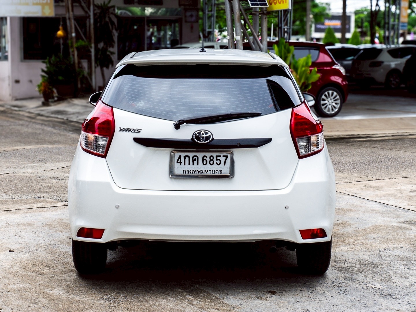 2015 Toyota Yaris สีขาว (รูปที่ 12)