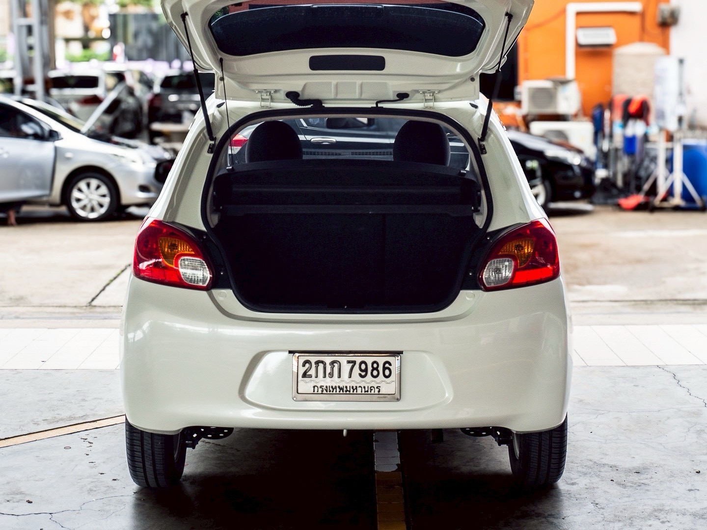 2013 Mitsubishi Mirage สีขาว (รูปที่ 3)