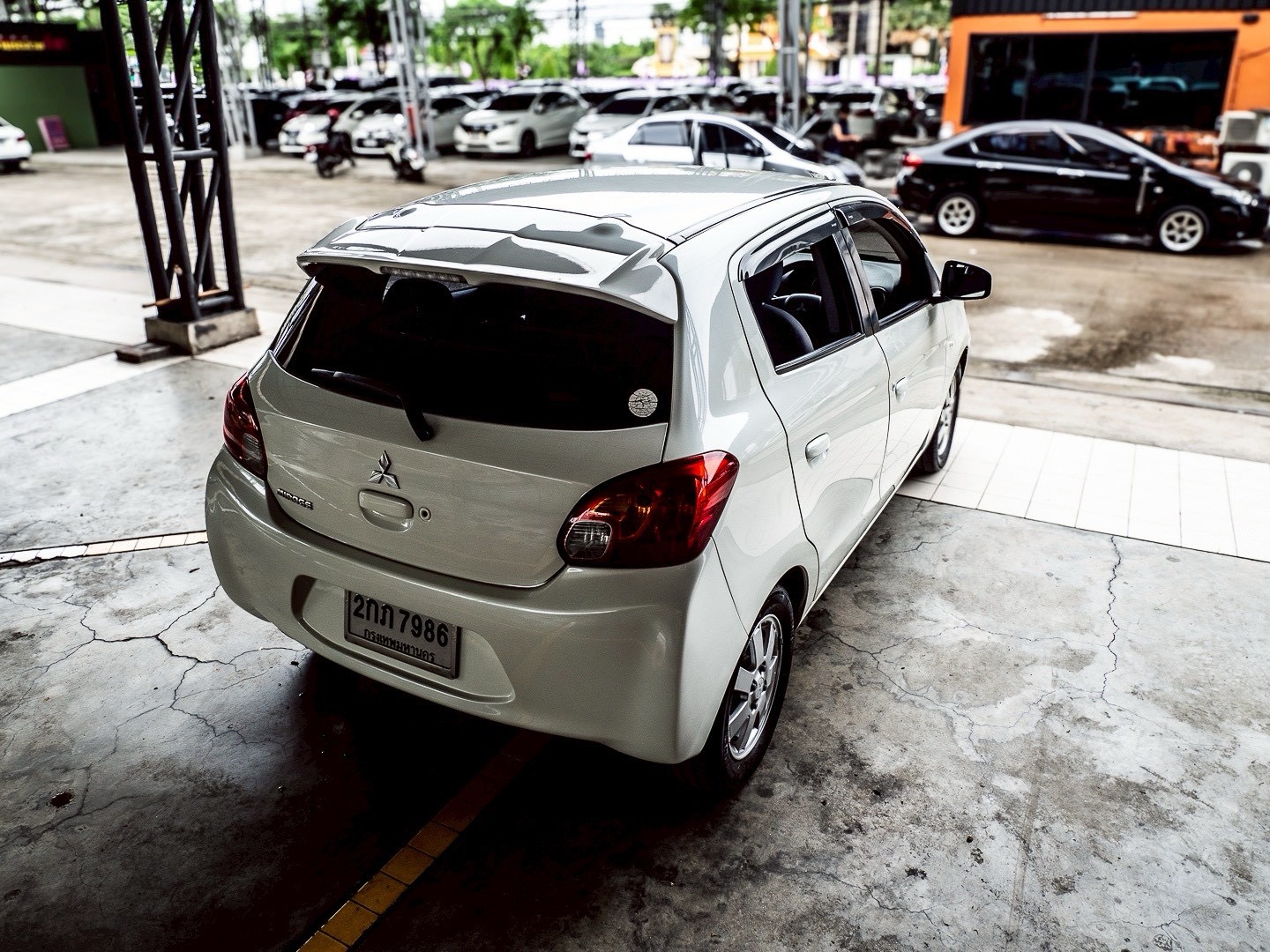 2013 Mitsubishi Mirage สีขาว (รูปที่ 5)