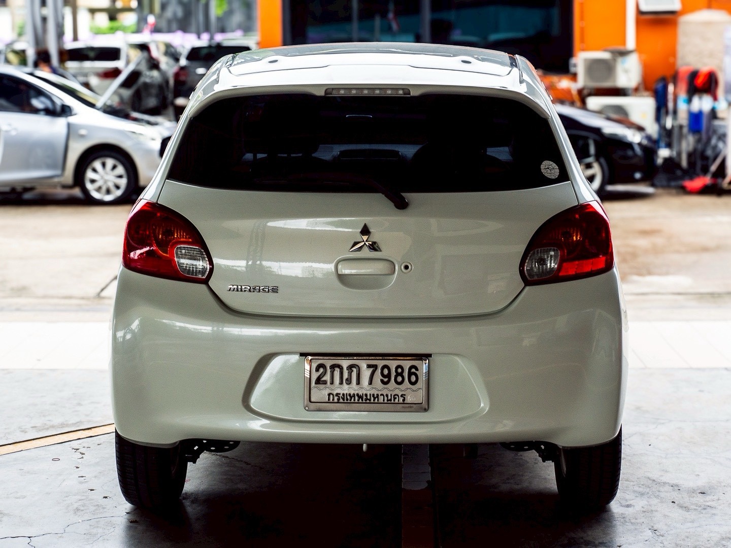 2013 Mitsubishi Mirage สีขาว (รูปที่ 12)