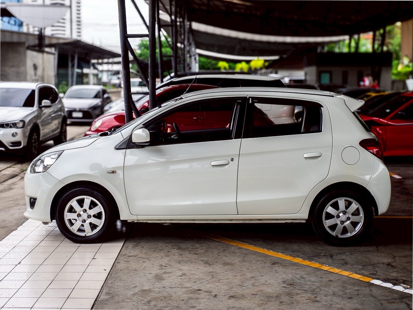 2013 Mitsubishi Mirage สีขาว (รูปที่ 17)