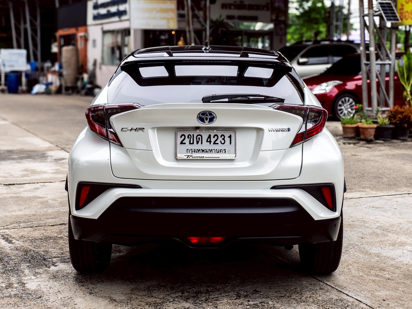 2021 Toyota C-HR สีขาว (รูปที่ 4)