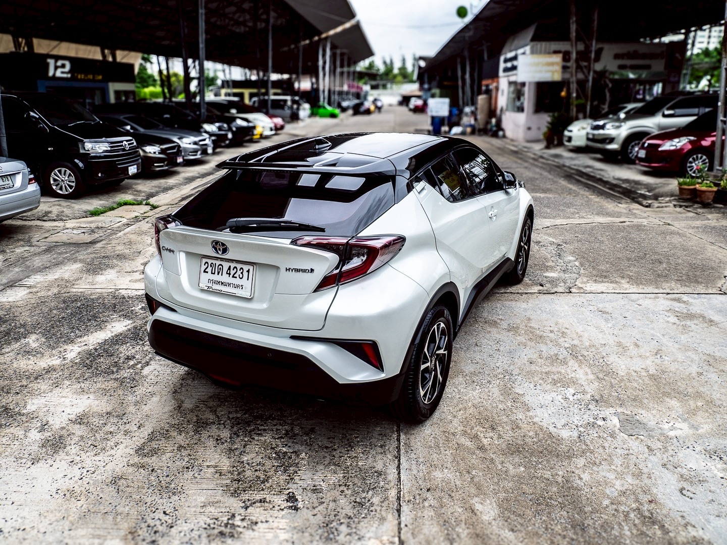 2021 Toyota C-HR สีขาว (รูปที่ 15)
