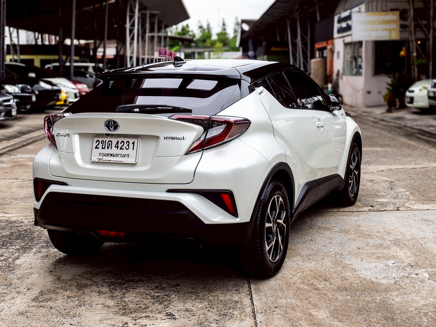 2021 Toyota C-HR สีขาว (รูปที่ 5)