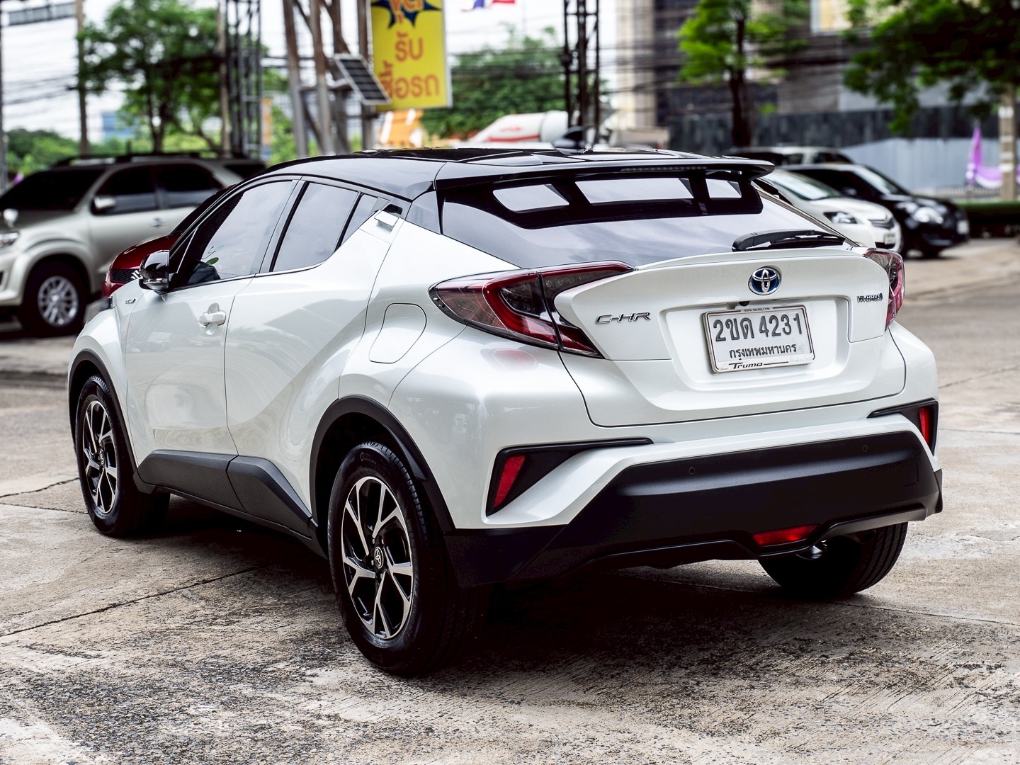2021 Toyota C-HR สีขาว (รูปที่ 3)