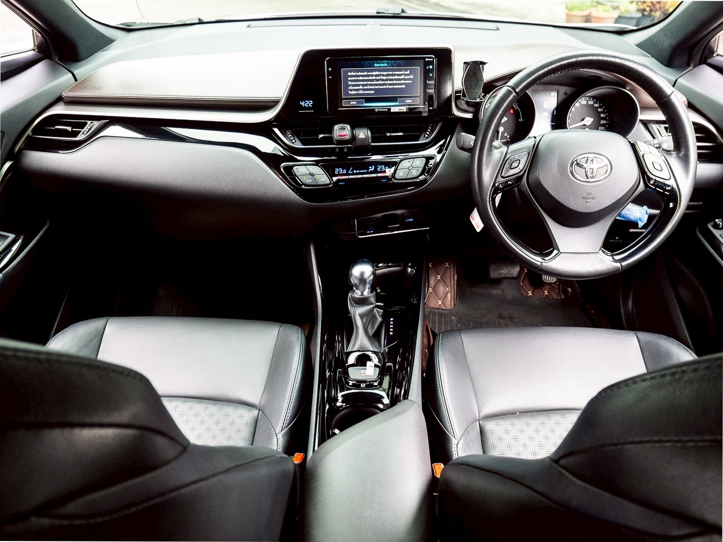 2021 Toyota C-HR สีขาว (รูปที่ 8)