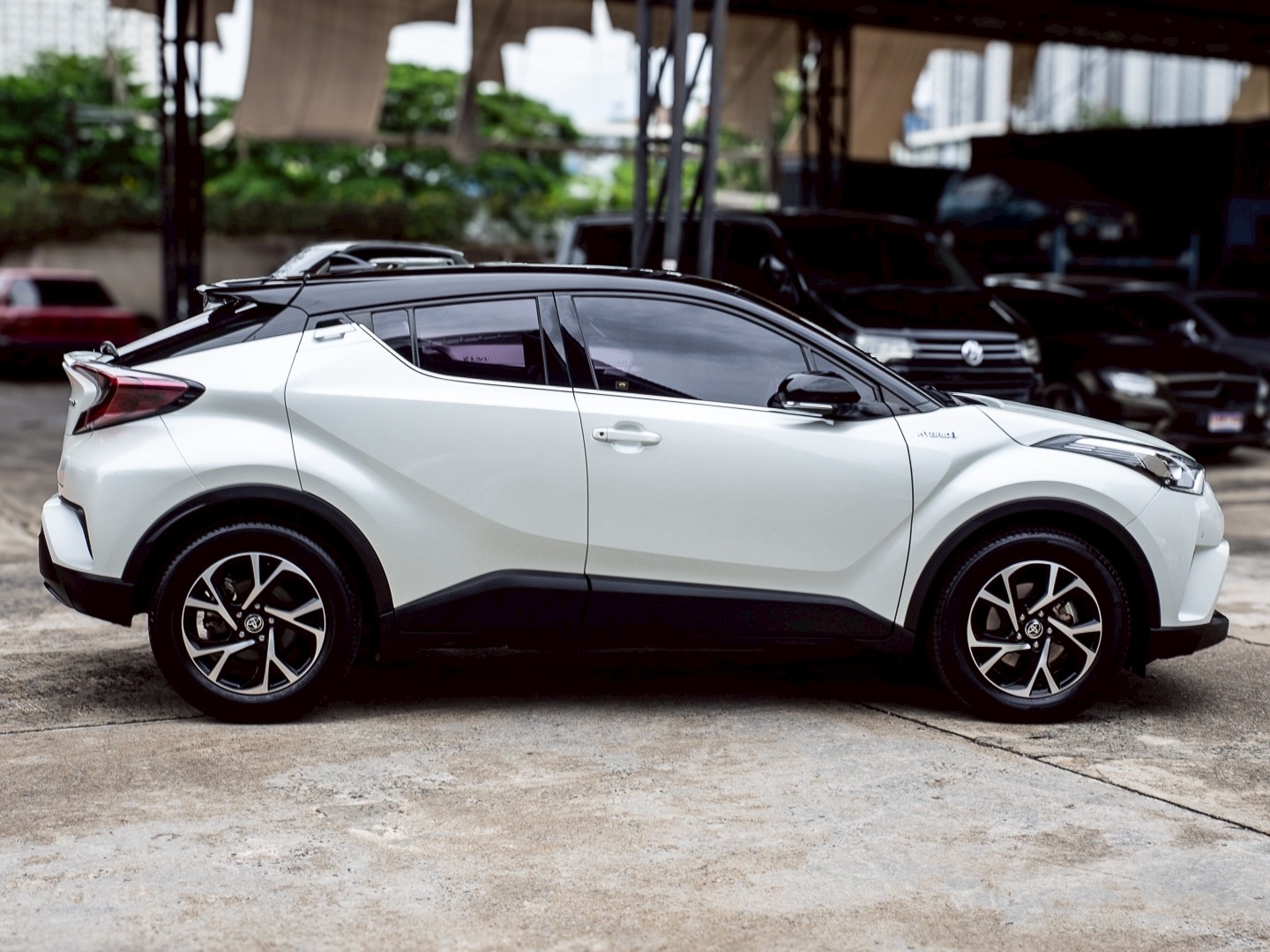 2021 Toyota C-HR สีขาว (รูปที่ 11)