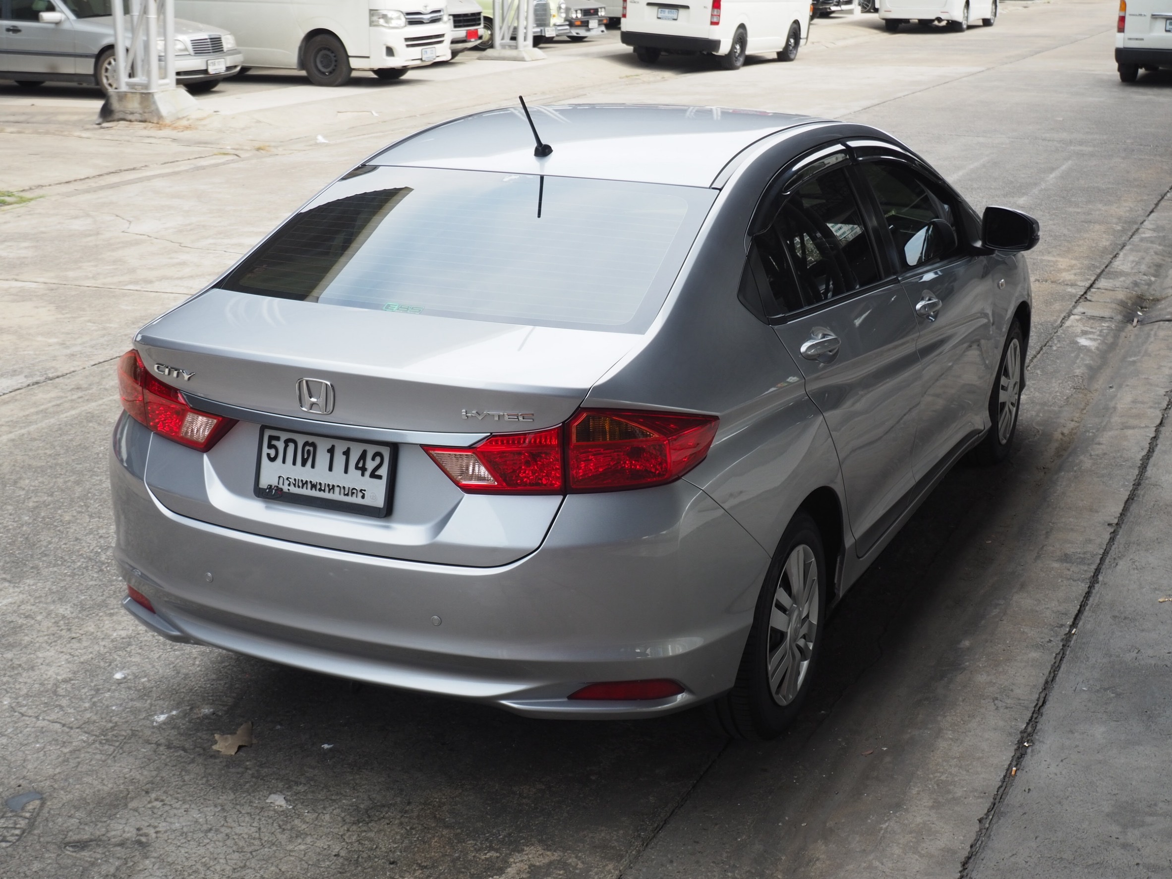 2016 Honda City สีเงิน (รูปที่ 19)