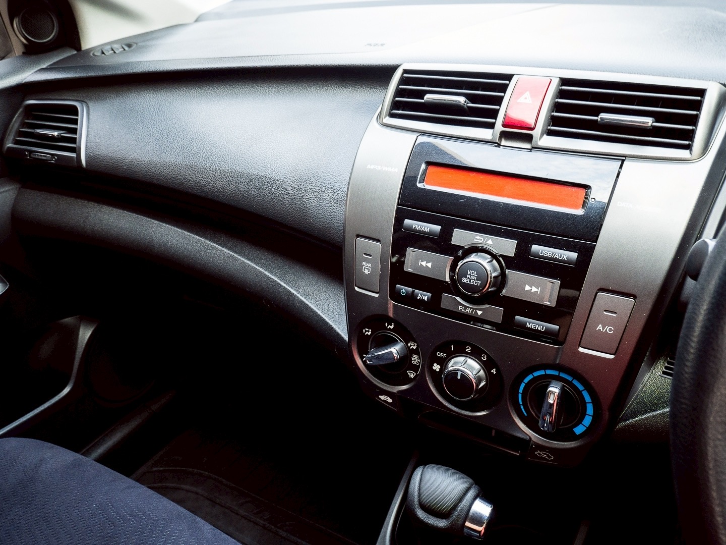 2011 Honda City สีเทา (รูปที่ 9)