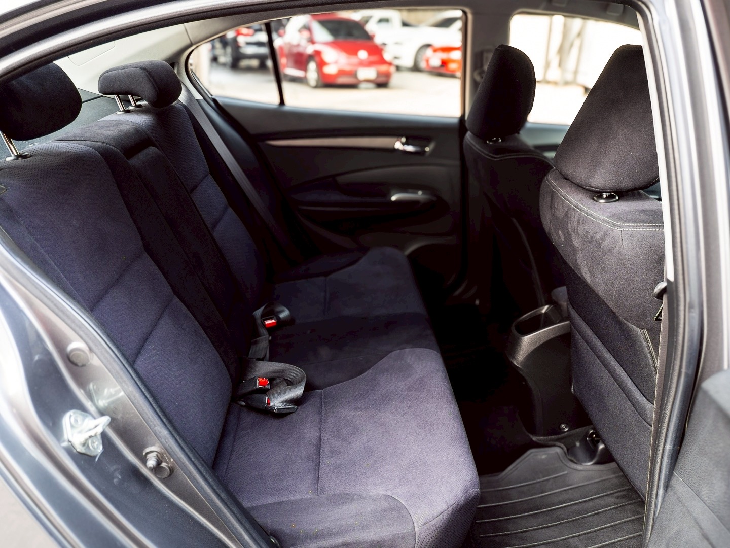 2011 Honda City สีเทา (รูปที่ 10)