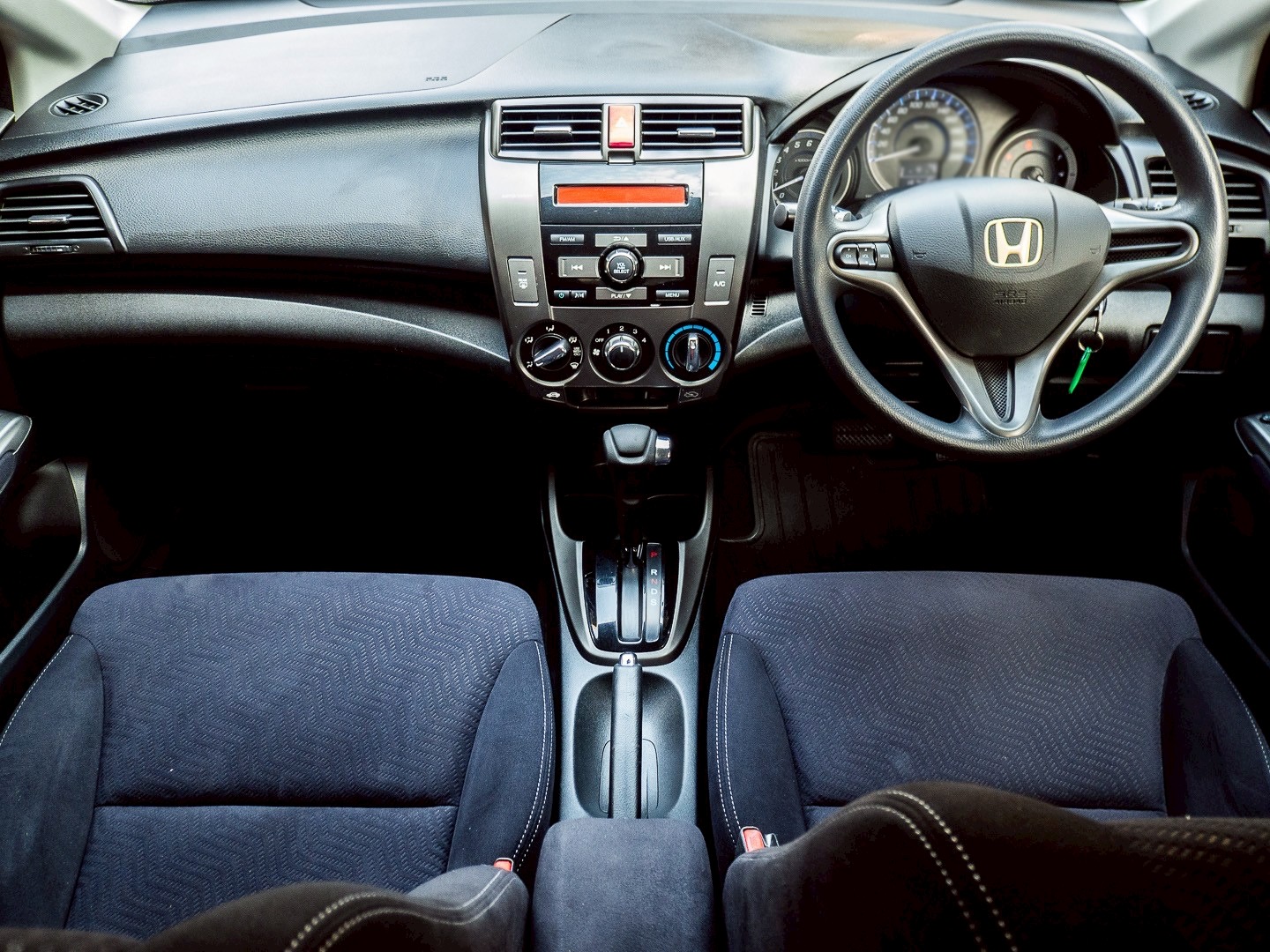 2011 Honda City สีเทา (รูปที่ 7)