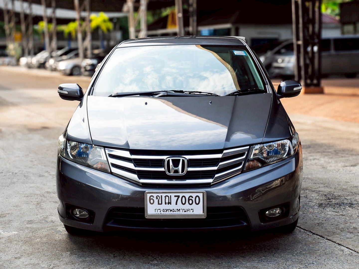 2011 Honda City สีเทา (รูปที่ 2)