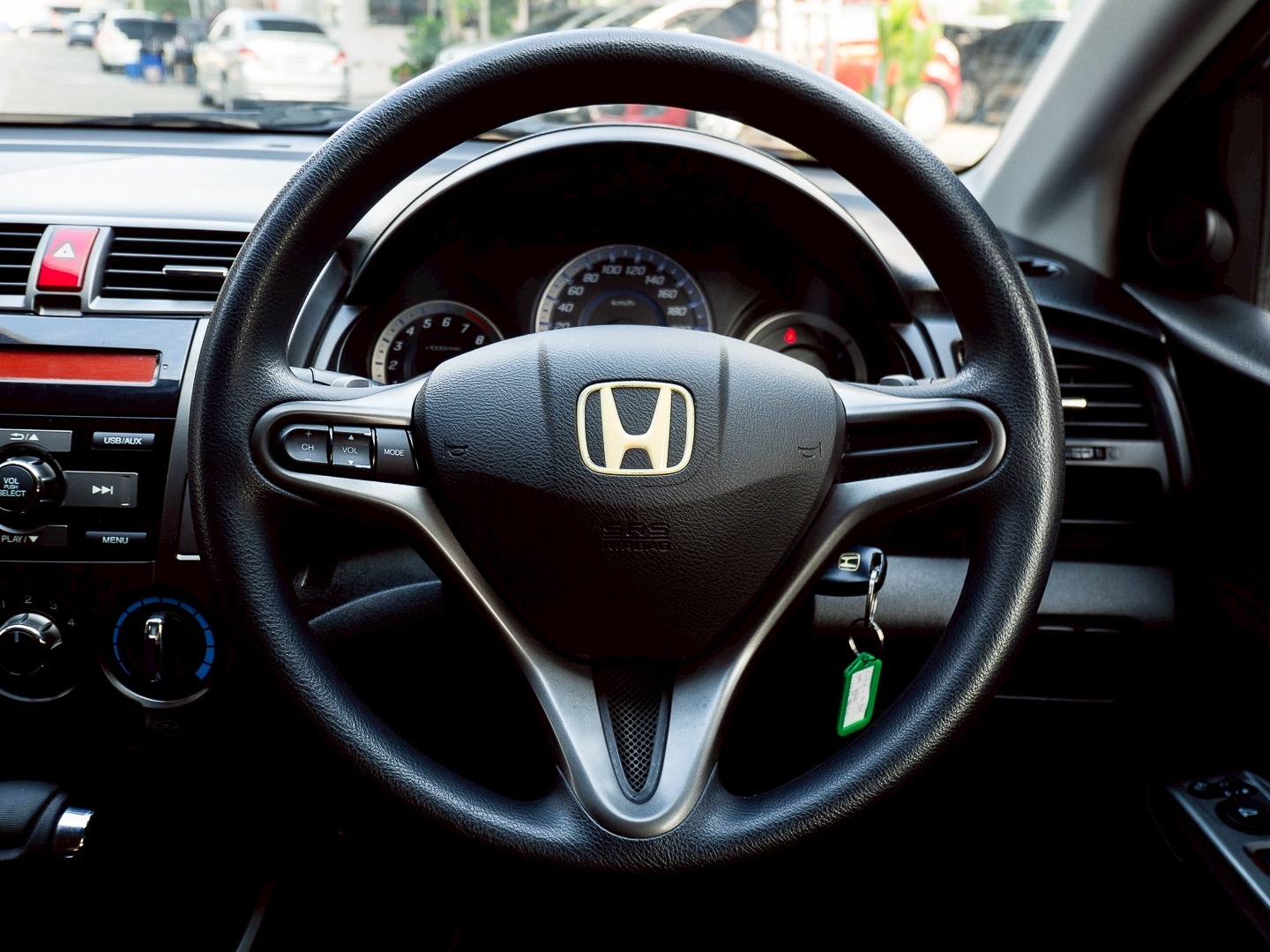 2011 Honda City สีเทา (รูปที่ 18)