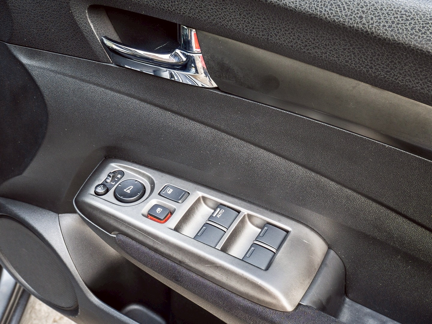 2011 Honda City สีเทา (รูปที่ 12)
