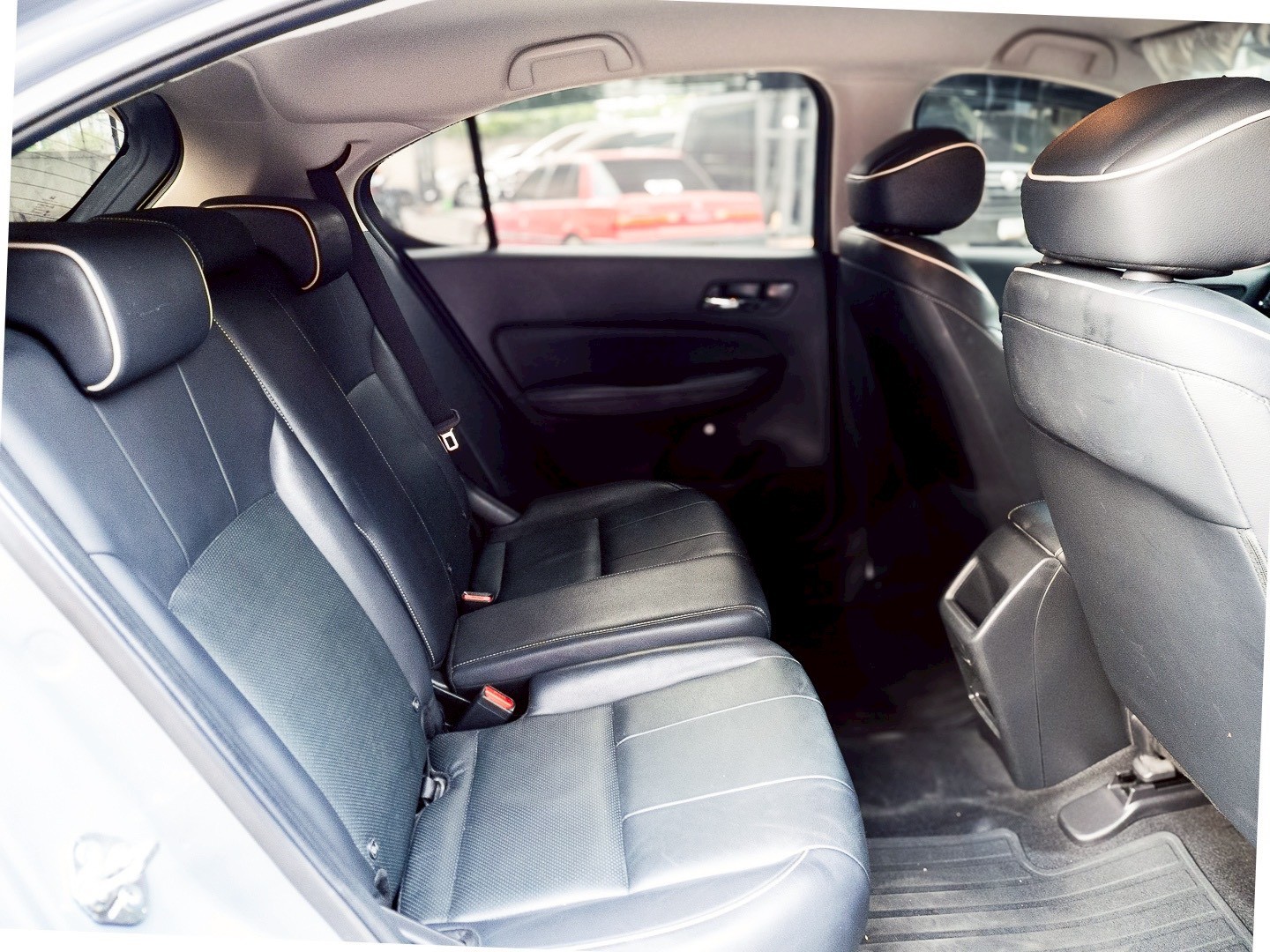 2023 Honda City Hatchback สีเทา (รูปที่ 17)