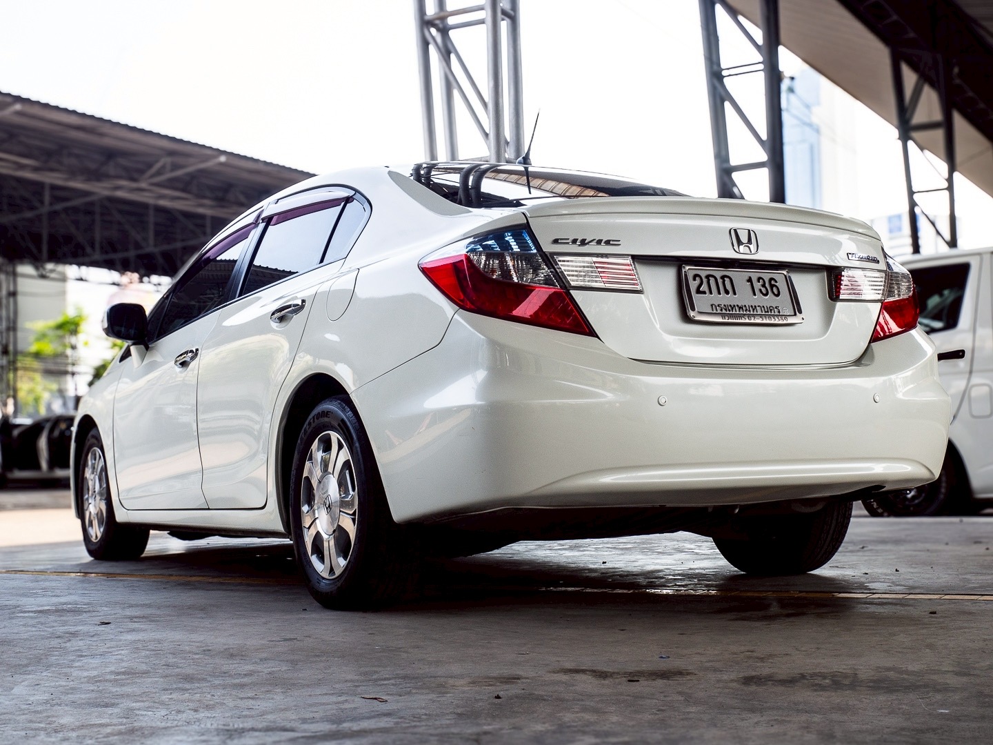 2013 Honda Civic FB สีขาว (รูปที่ 15)