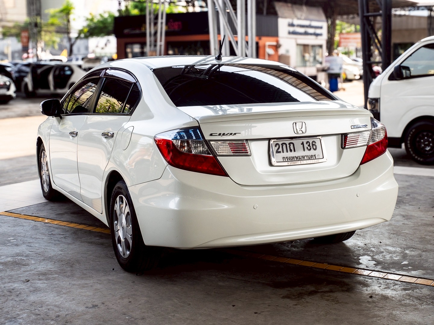 2013 Honda Civic FB สีขาว (รูปที่ 4)