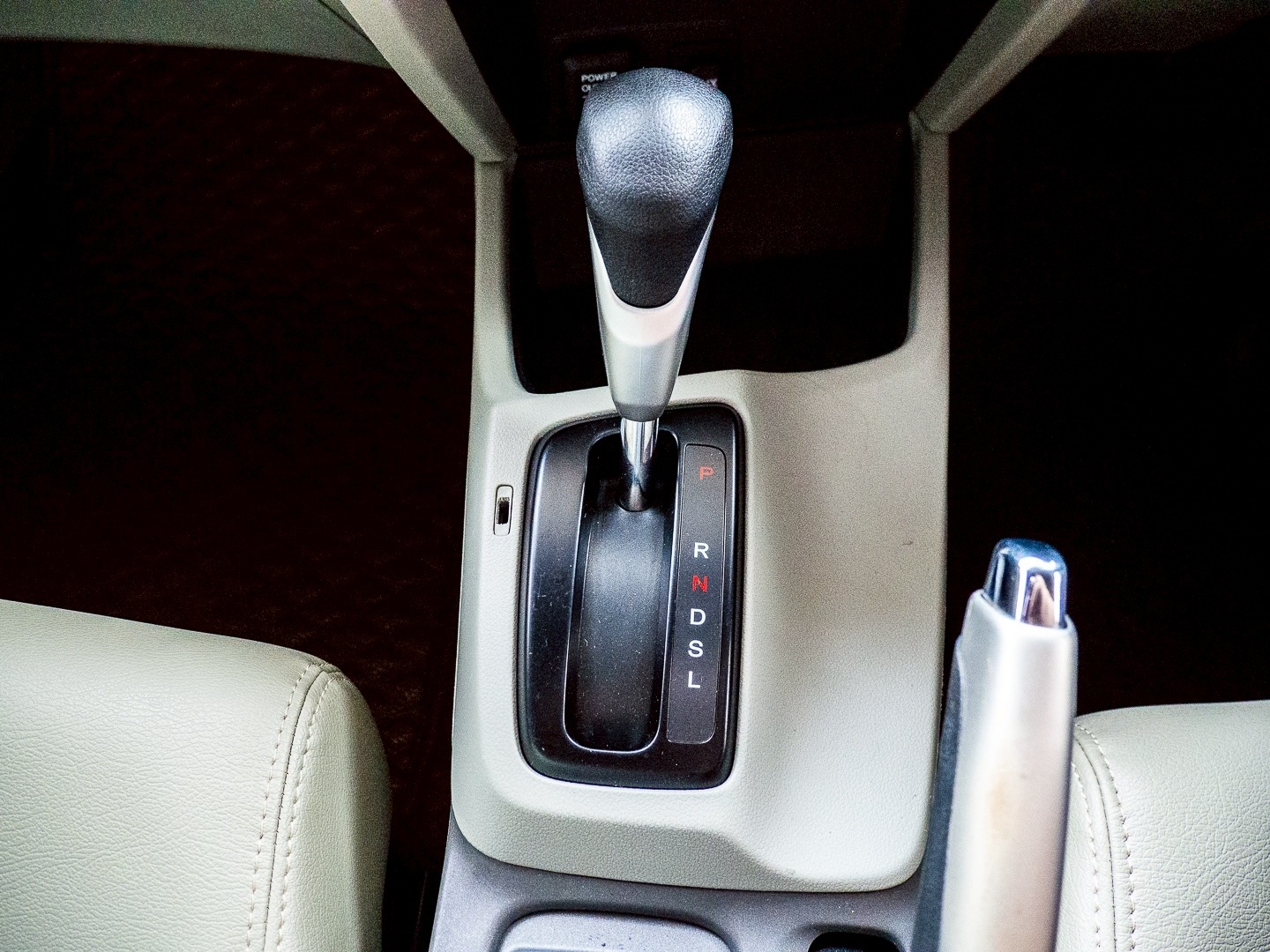 2013 Honda Civic FB สีขาว (รูปที่ 13)