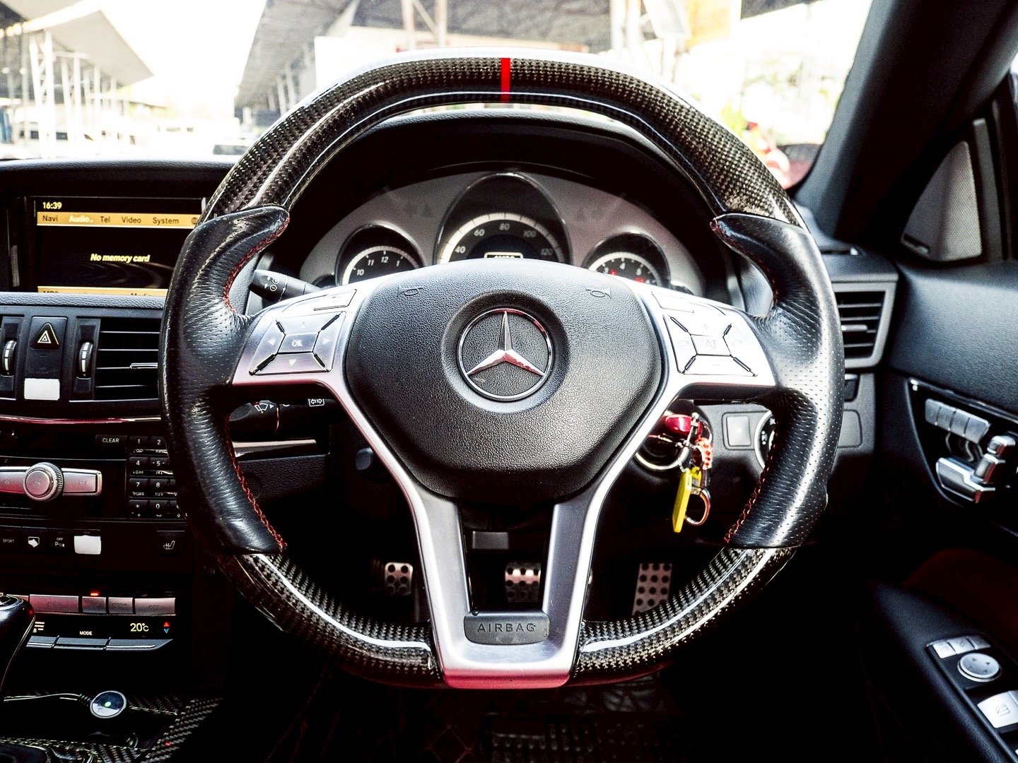 2012 Mercedes-Benz E-Class Coupe E200 สีขาว (รูปที่ 13)