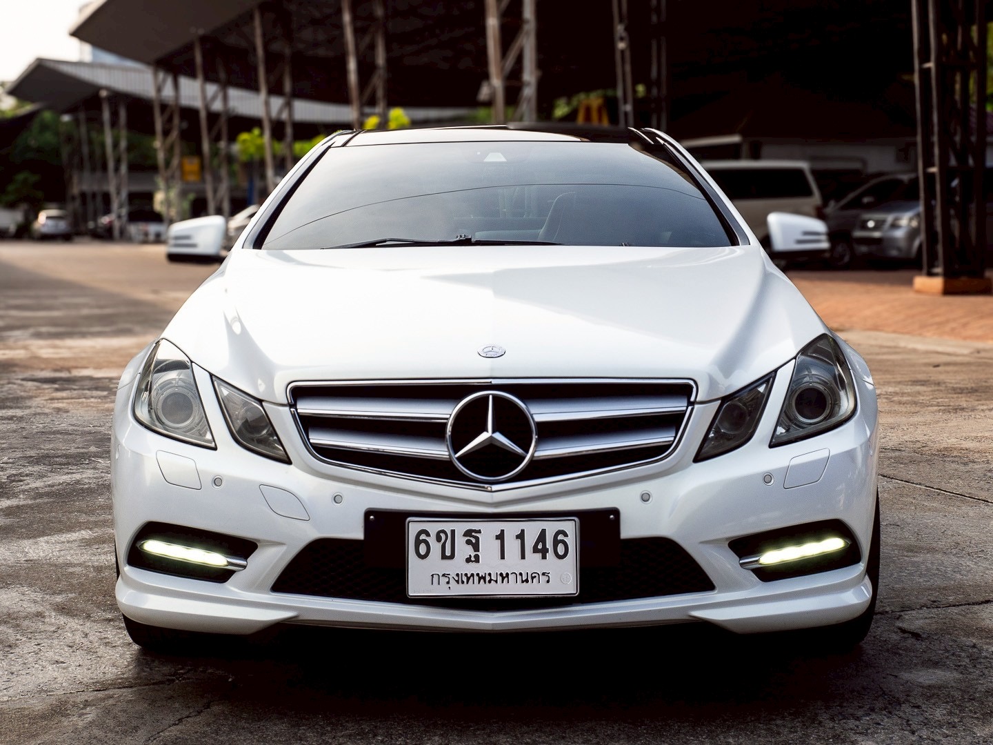 2012 Mercedes-Benz E-Class Coupe E200 สีขาว (รูปที่ 3)