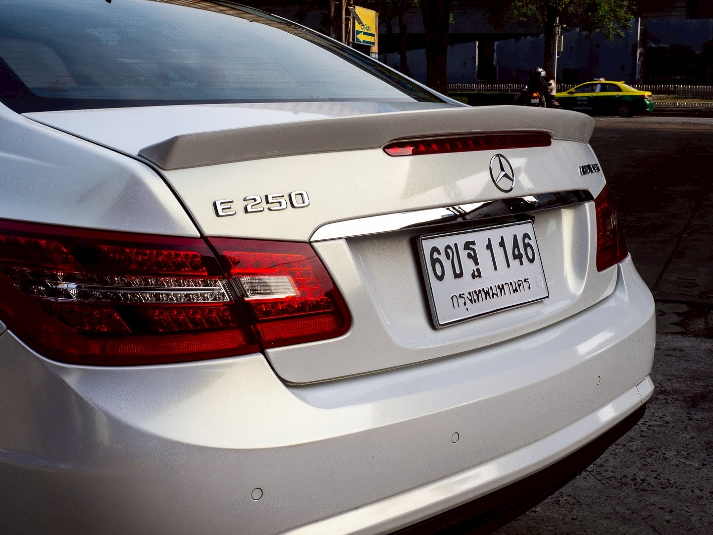 2012 Mercedes-Benz E-Class Coupe E200 สีขาว (รูปที่ 15)