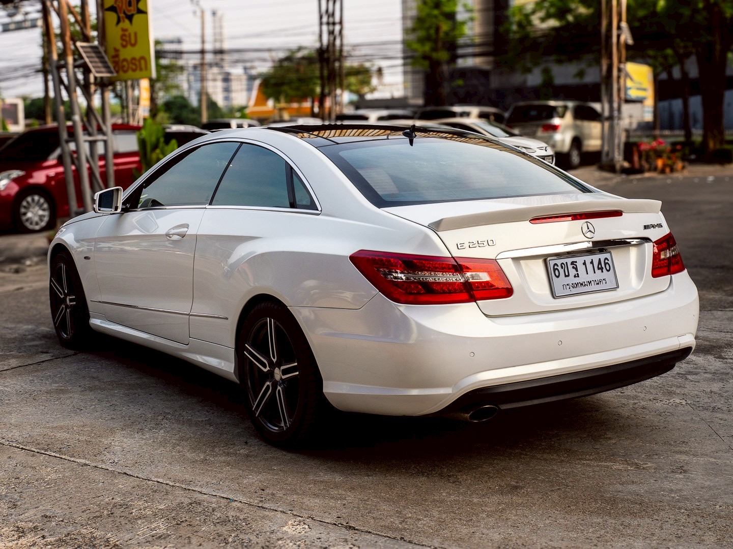 2012 Mercedes-Benz E-Class Coupe E200 สีขาว (รูปที่ 5)