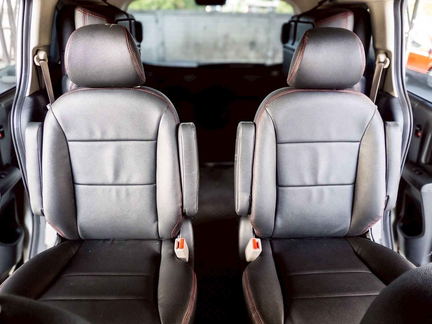 2014 Honda Freed สีขาว (รูปที่ 11)