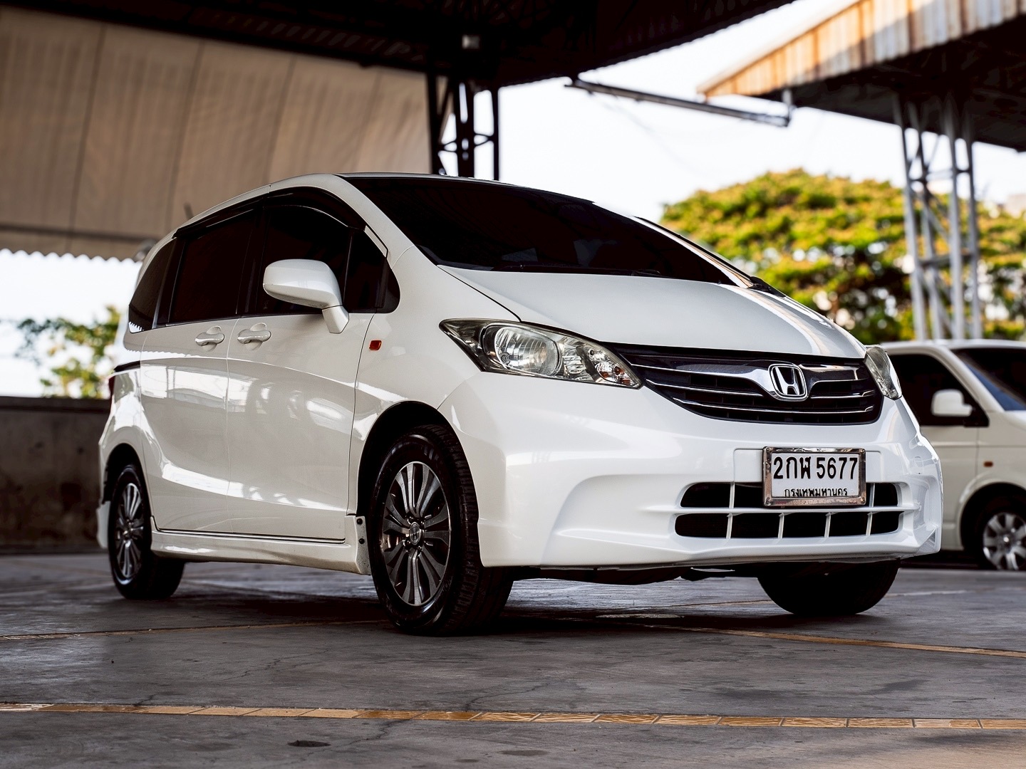 2014 Honda Freed สีขาว (รูปที่ 18)