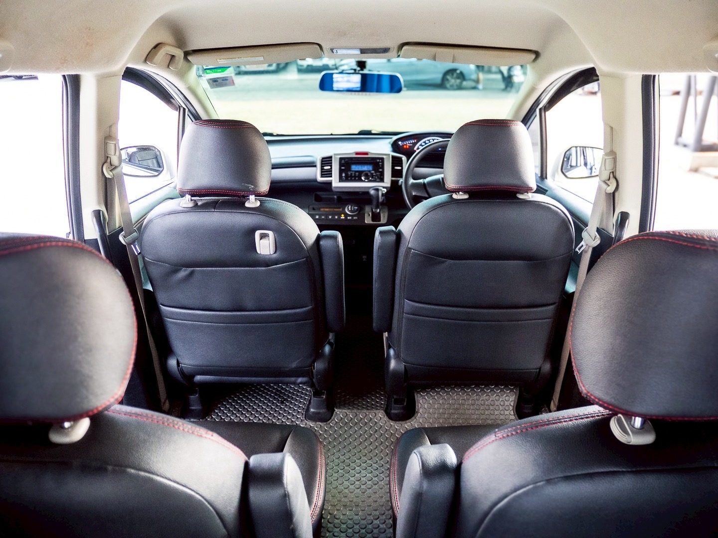 2014 Honda Freed สีขาว (รูปที่ 14)