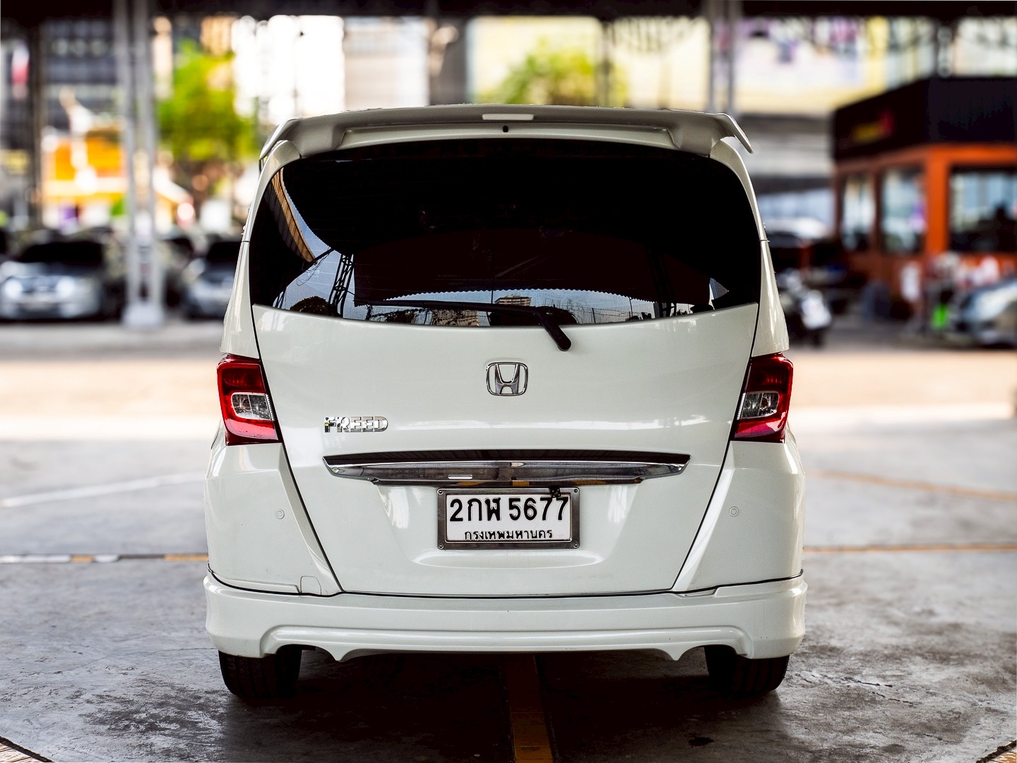 2014 Honda Freed สีขาว (รูปที่ 5)