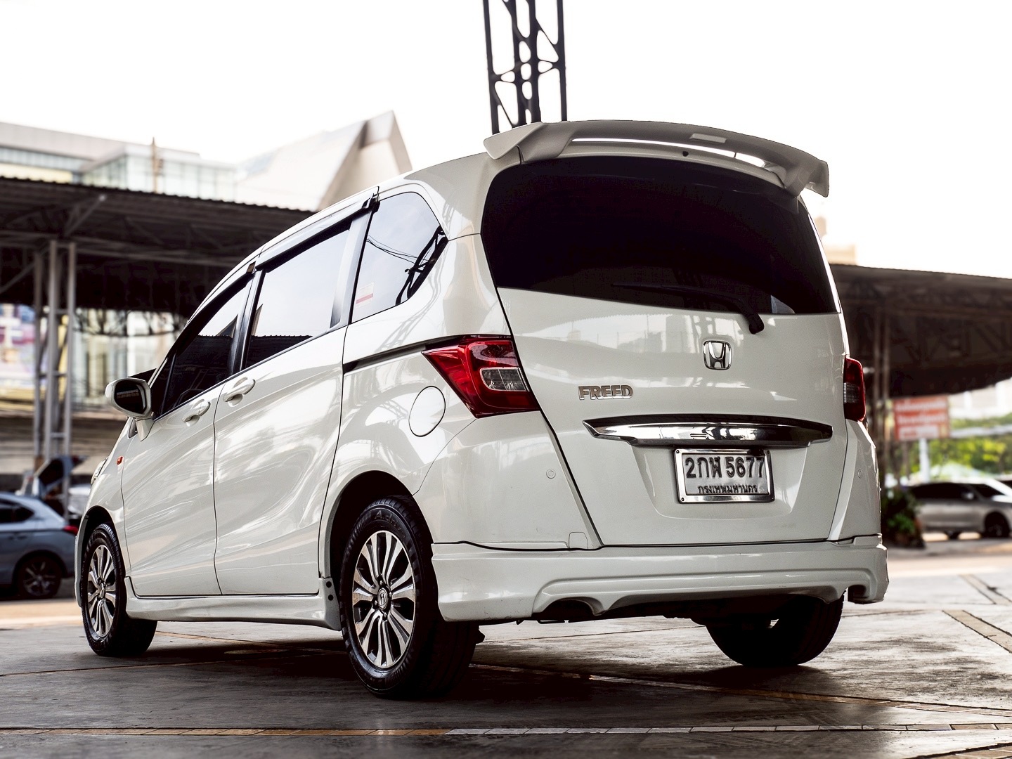 2014 Honda Freed สีขาว (รูปที่ 15)