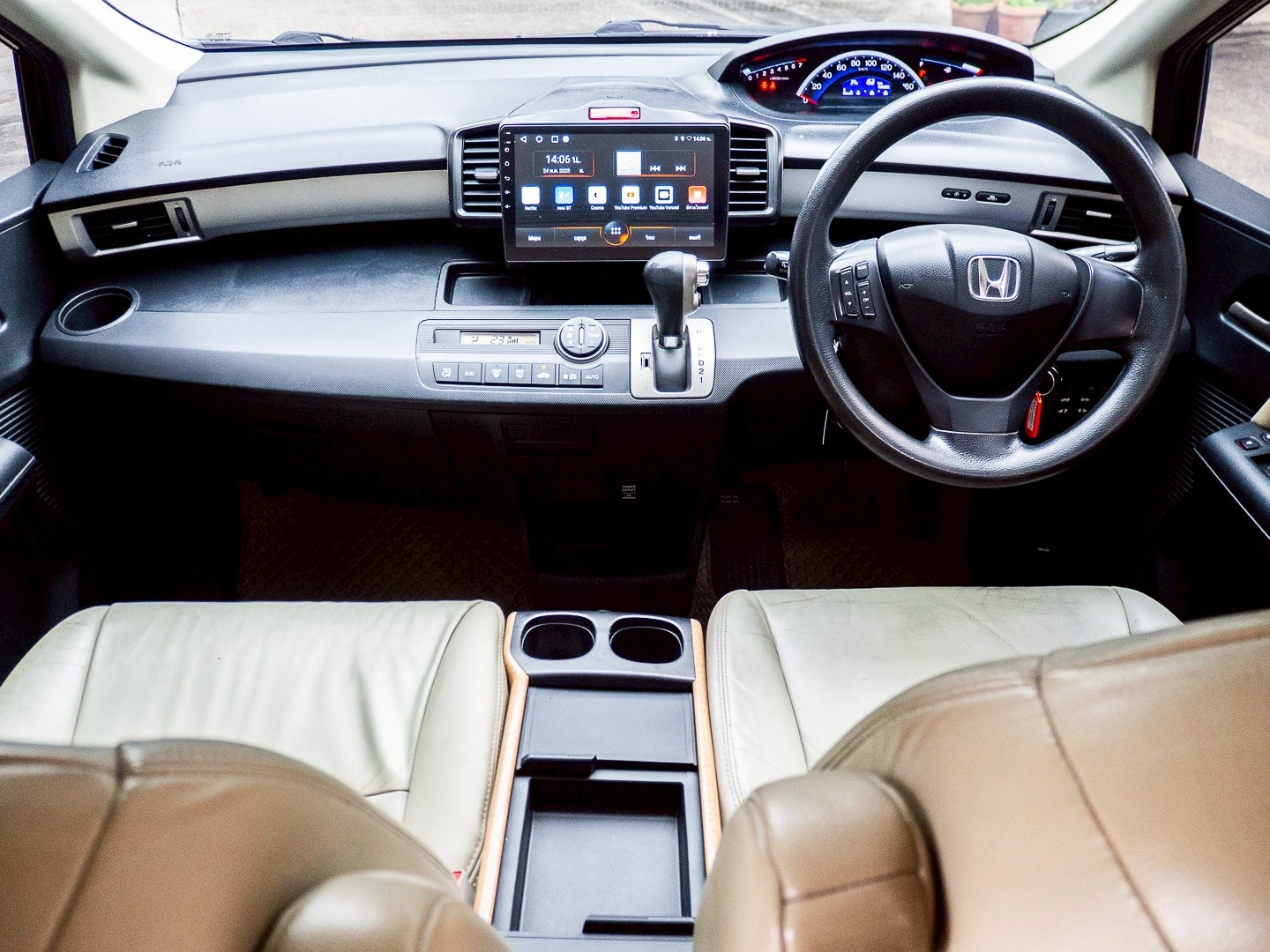 2014 Honda Freed สีน้ำตาล (รูปที่ 9)