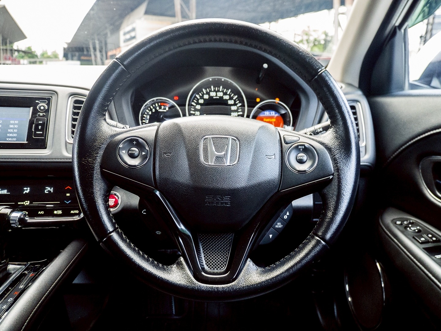 2017 Honda HR-V สีขาว (รูปที่ 18)