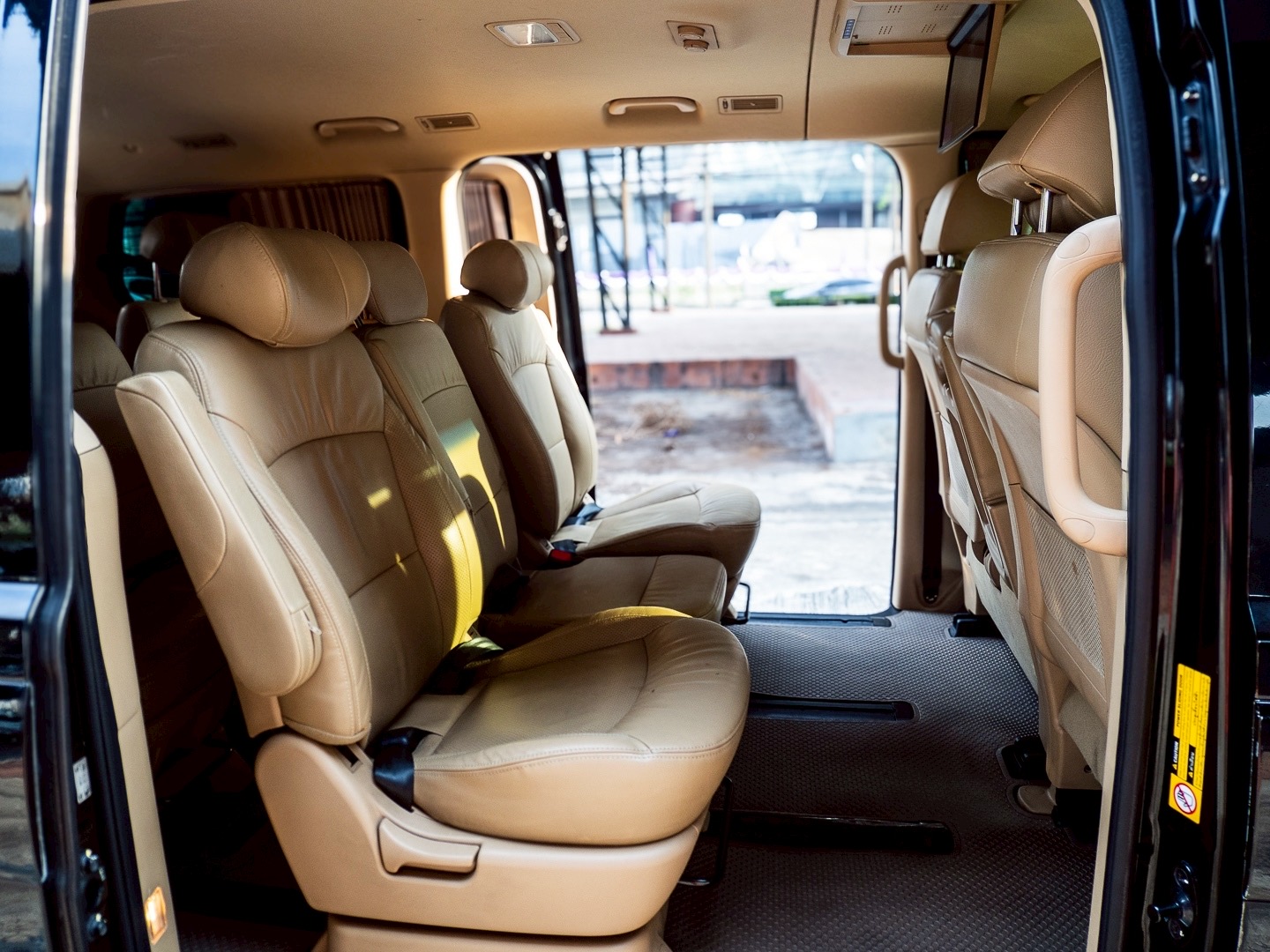 2018 Hyundai H-1 สีดำ (รูปที่ 11)