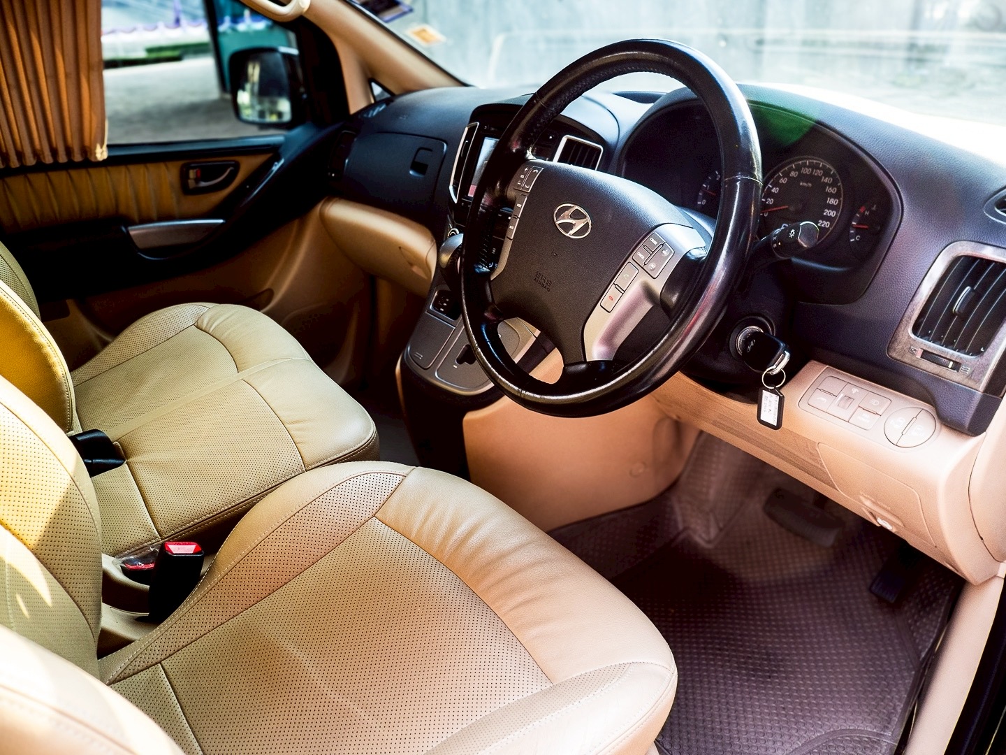 2018 Hyundai H-1 สีดำ (รูปที่ 7)