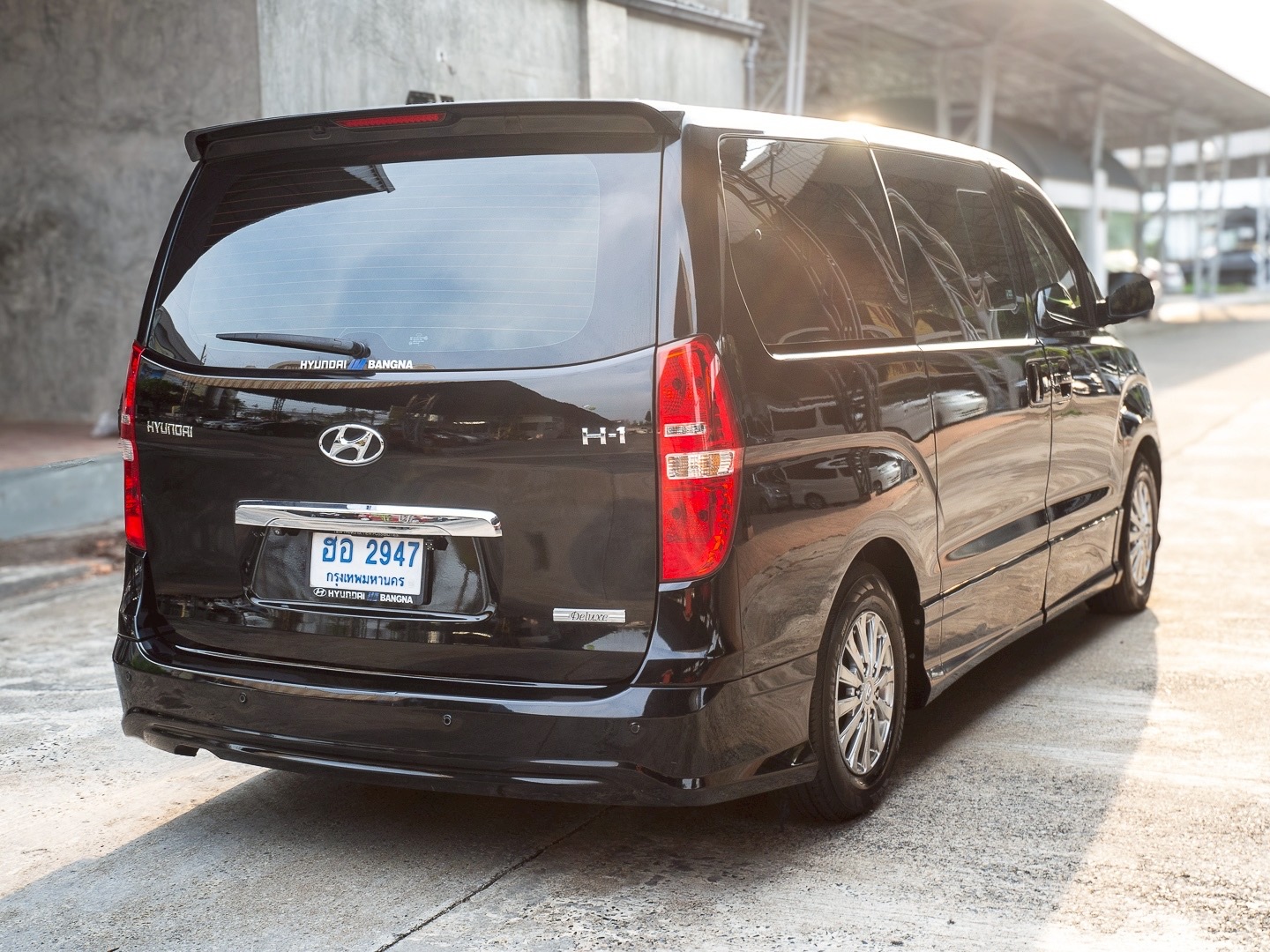 2018 Hyundai H-1 สีดำ (รูปที่ 5)