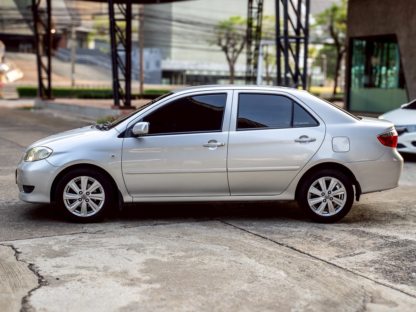 2004 Toyota IVORY 2.4 สีเทา (รูปที่ 3)