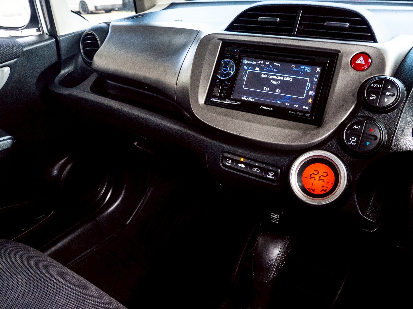 2012 Honda Jazz GE สีเงิน (รูปที่ 10)