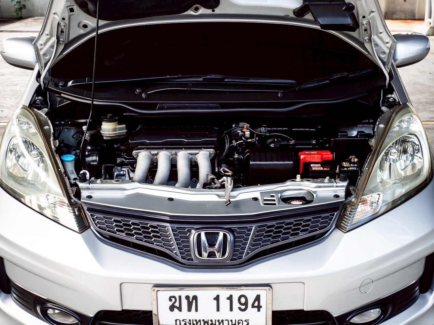 2012 Honda Jazz GE สีเงิน (รูปที่ 18)