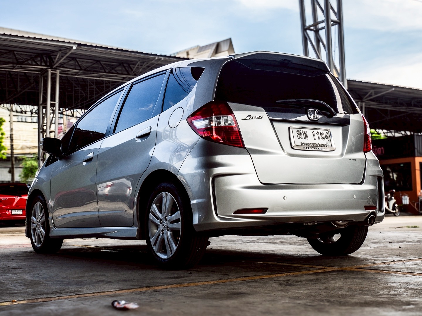 2012 Honda Jazz GE สีเงิน (รูปที่ 15)
