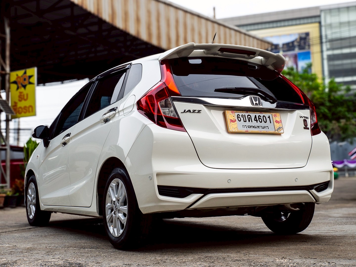 2021 Honda Jazz GK สีขาว (รูปที่ 15)