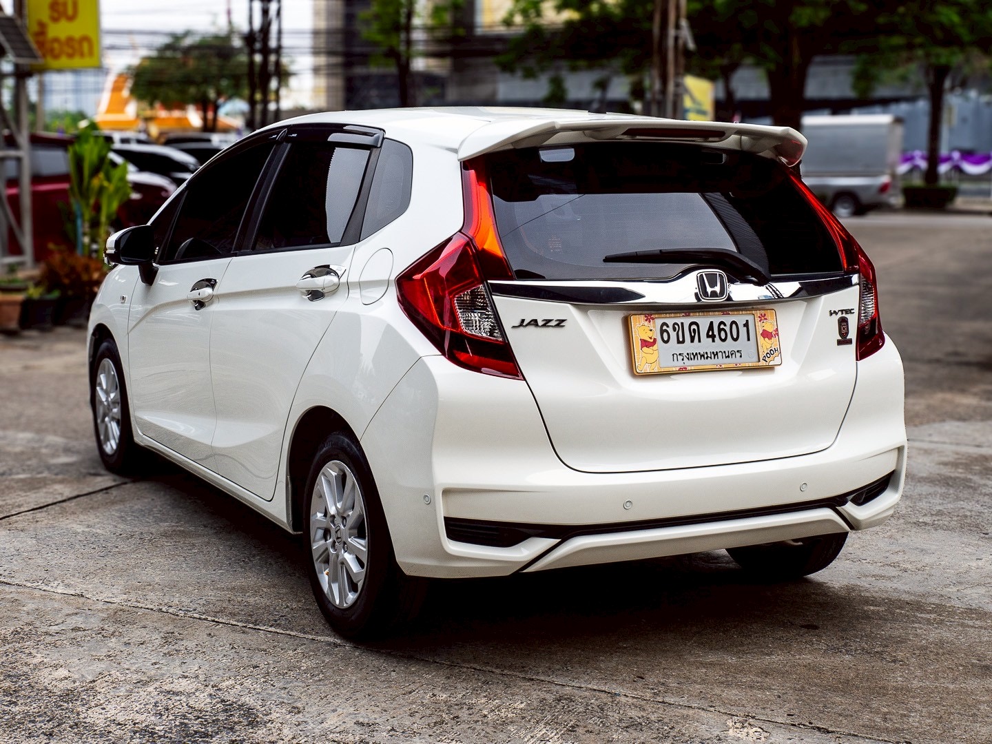 2021 Honda Jazz GK สีขาว (รูปที่ 4)