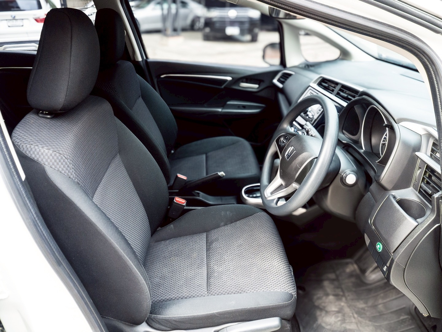 2021 Honda Jazz GK สีขาว (รูปที่ 7)