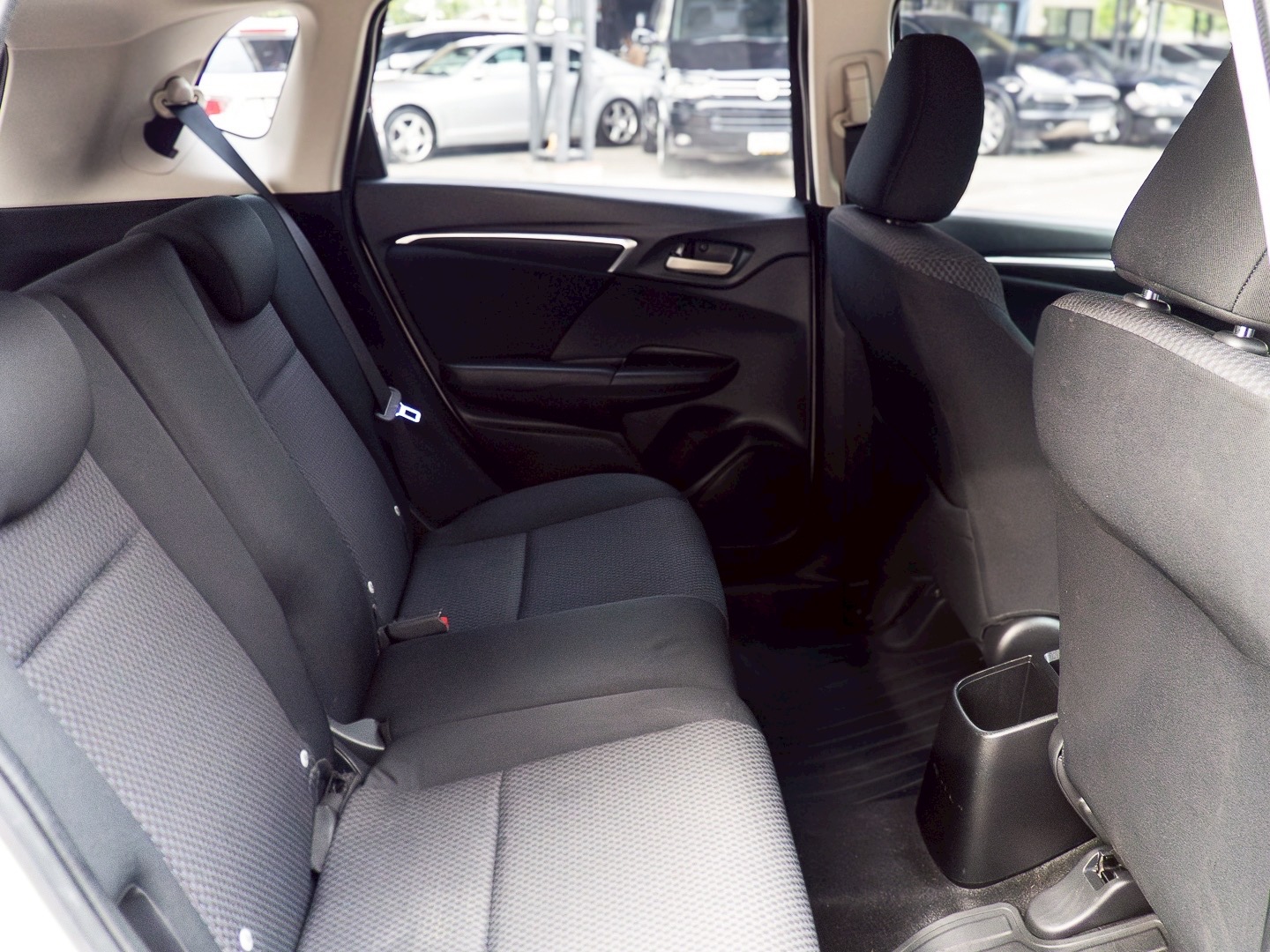 2021 Honda Jazz GK สีขาว (รูปที่ 10)