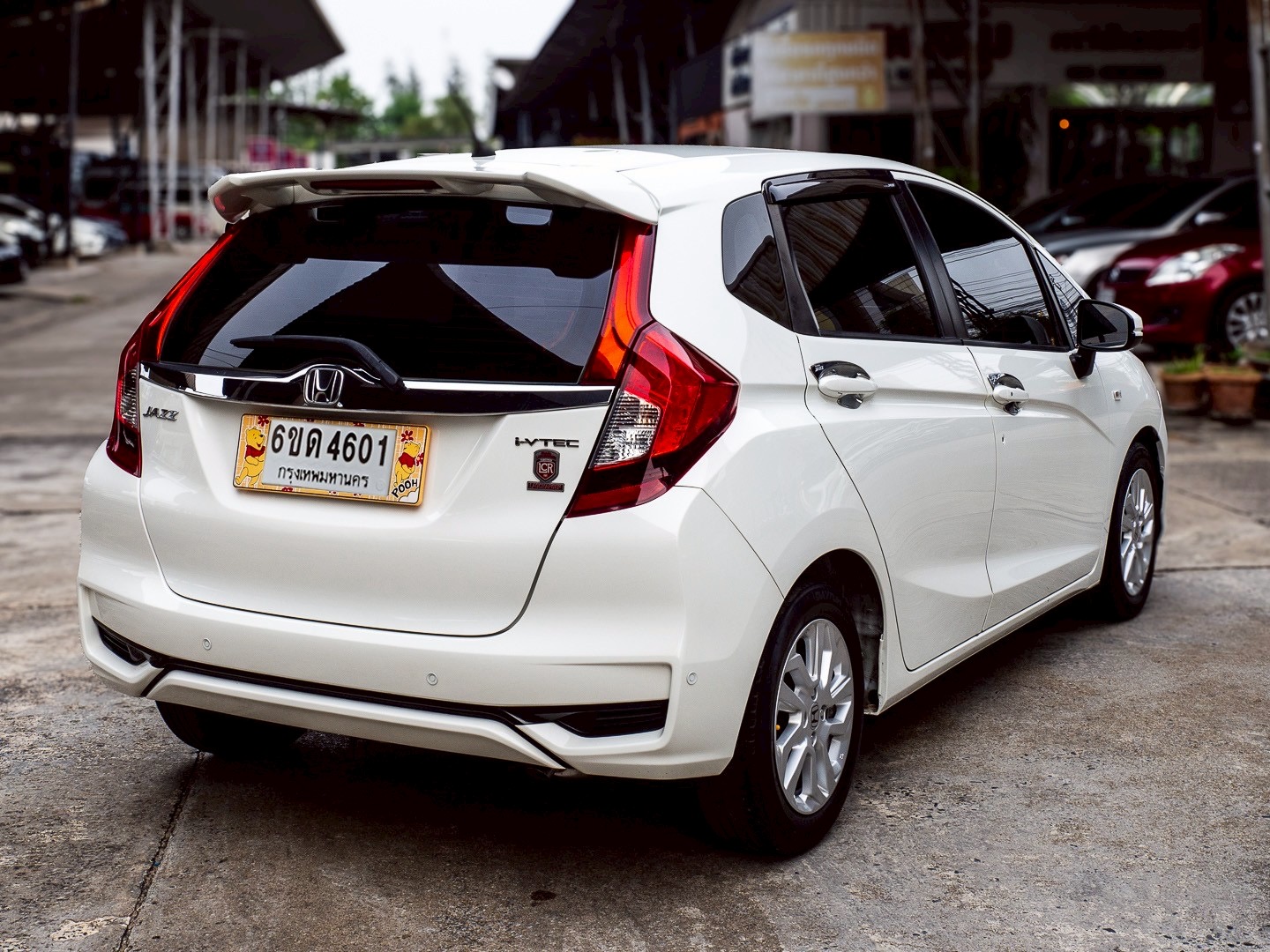 2021 Honda Jazz GK สีขาว (รูปที่ 6)