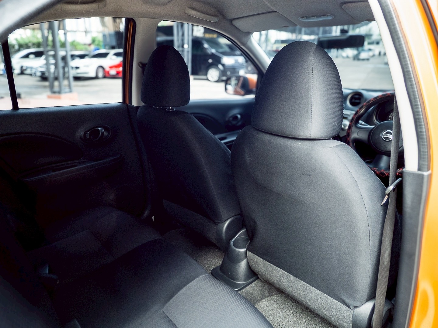 2011 Nissan March สีส้ม (รูปที่ 10)