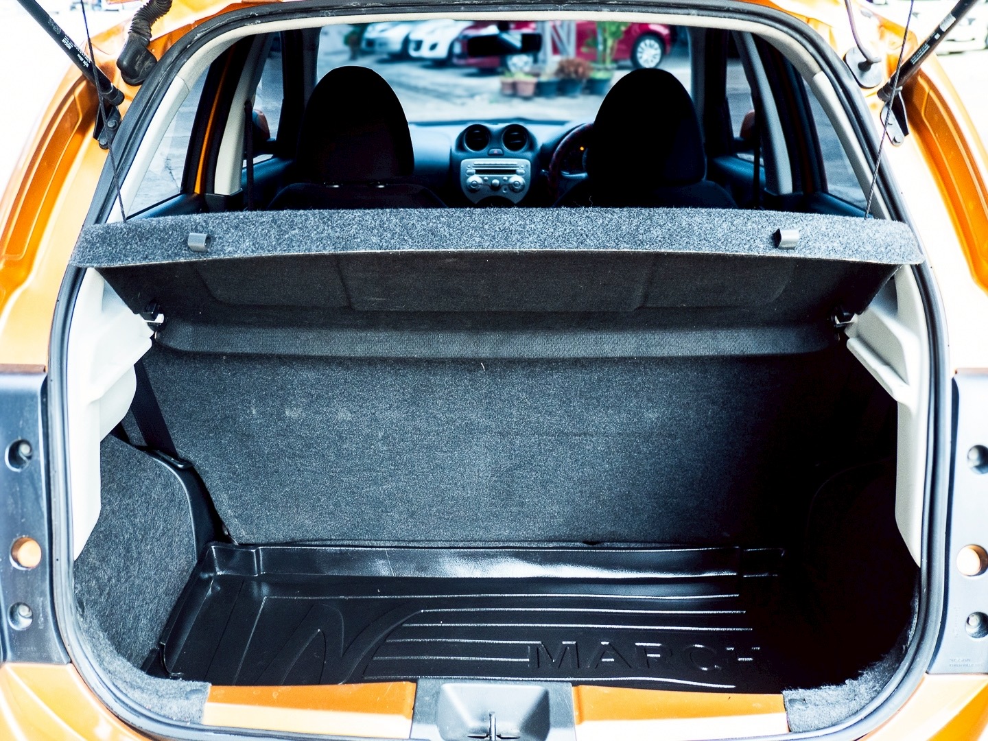 2011 Nissan March สีส้ม (รูปที่ 17)
